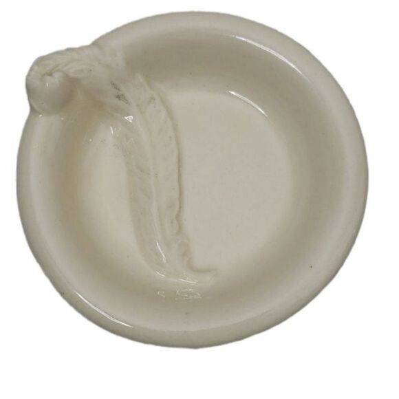 Vintage Minimalist Boho Cream Ceramic Feather Ring Dish Holder - Picture 1 of 9